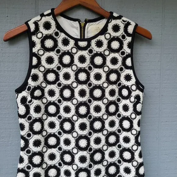 Kate Spade Crochet Circle Sheath Dress Size 4 B/W - Picture 3 of 11